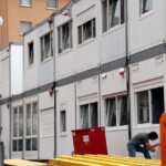 Wir liefern schlüsselfertige Raummodule als Bürogebäude, Schulen, Kindergärten, Baustellenunterkünfte und Spezialcontainer.