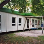 Wir liefern schlüsselfertige Raummodule als Bürogebäude, Schulen, Kindergärten, Baustellenunterkünfte und Spezialcontainer.